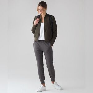 Lululemon On track jogger‎ pants in heathered black size 4